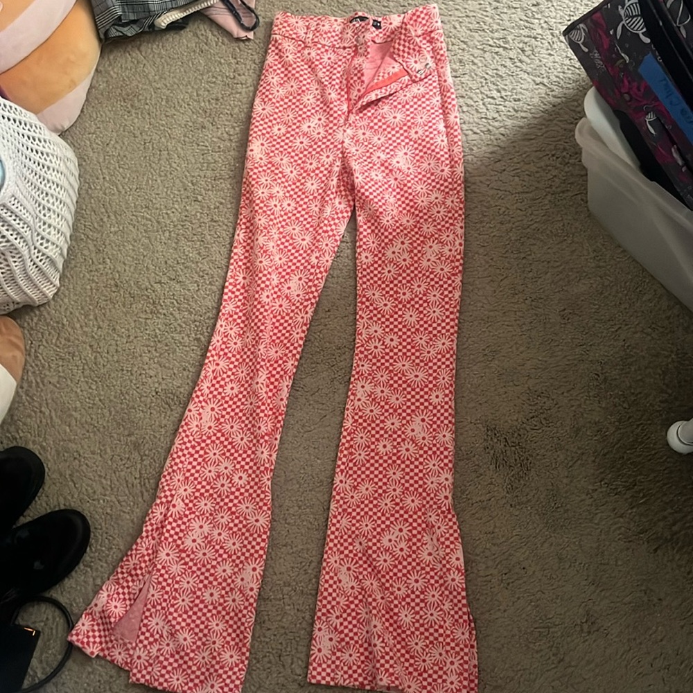 Never worn Zara wide legged pants. Size xs